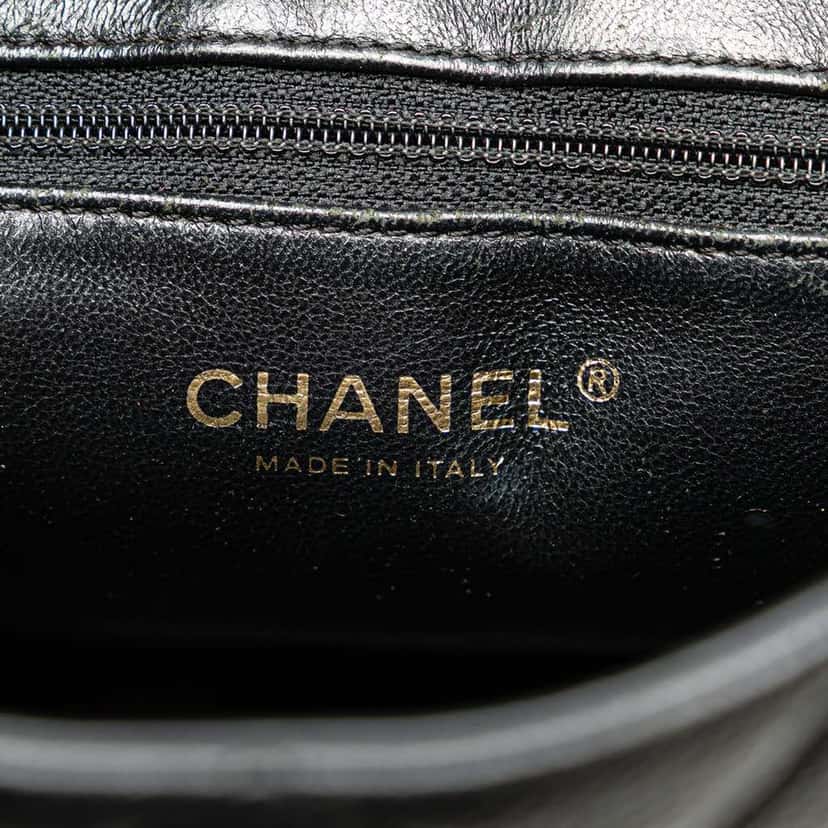 Chanel Caviar Medallion Tote Black Leather Good condition - Box View