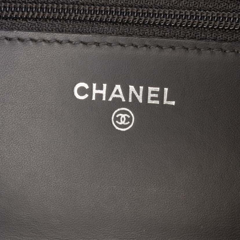 Chanel CC Quilted Patent Wallet On Chain Black Leather Good condition - Box View