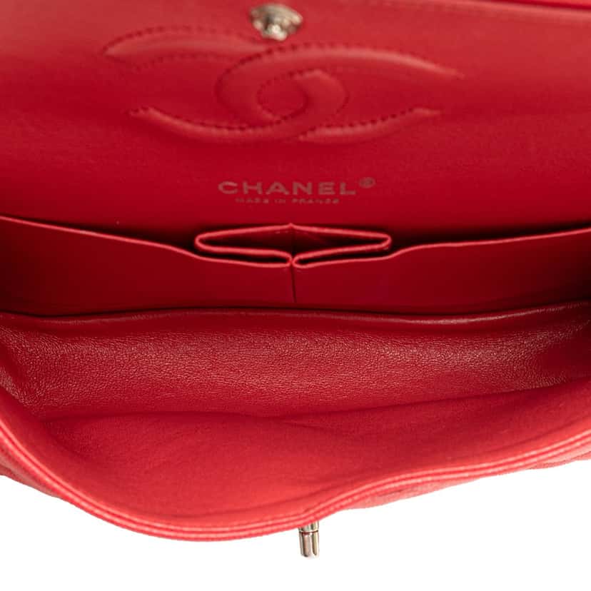 Chanel Medium Classic Caviar Double Flap Red Leather Good condition - Model View