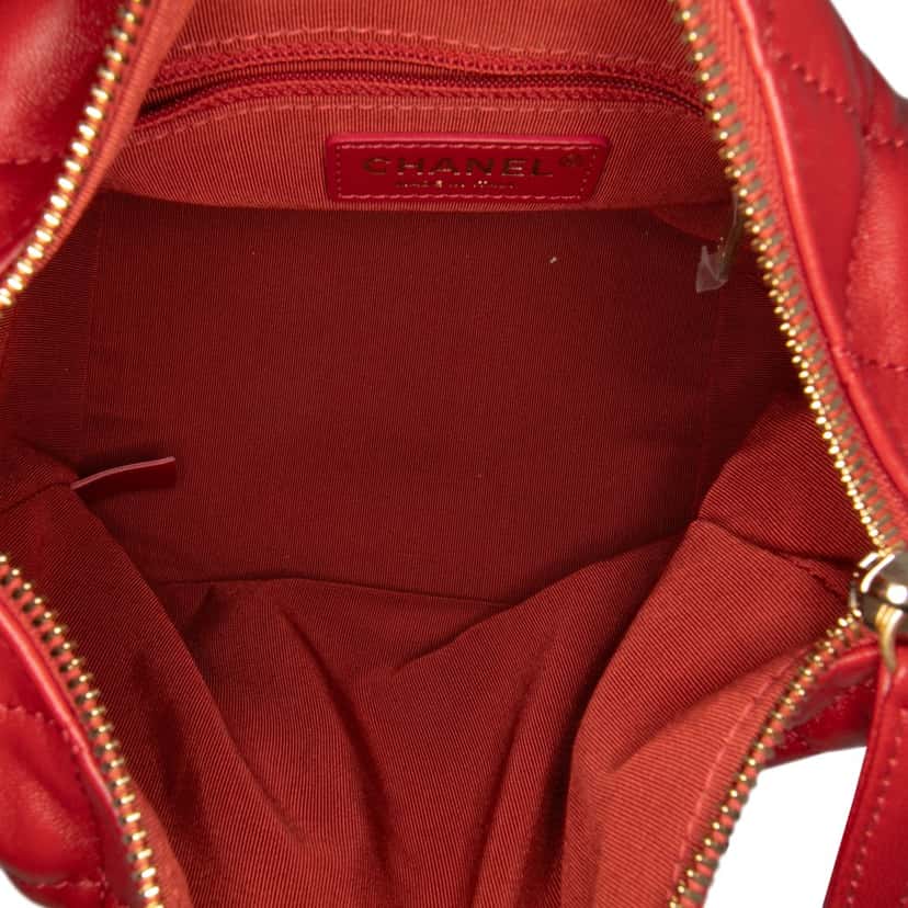 Chanel Small Quilted Lambskin Perfect Meeting Hobo Red Leather Good condition - Model View