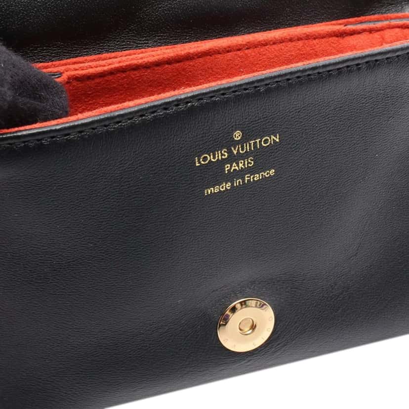 Louis Vuitton Monogram Embossed Puffy Lambskin Coussin Belt Bag Black Leather Good condition - Model View