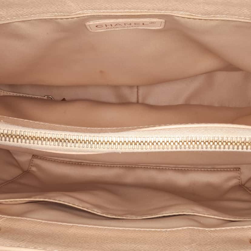 Chanel Caviar Grand Shopping Tote Brown Leather Good condition - Model View