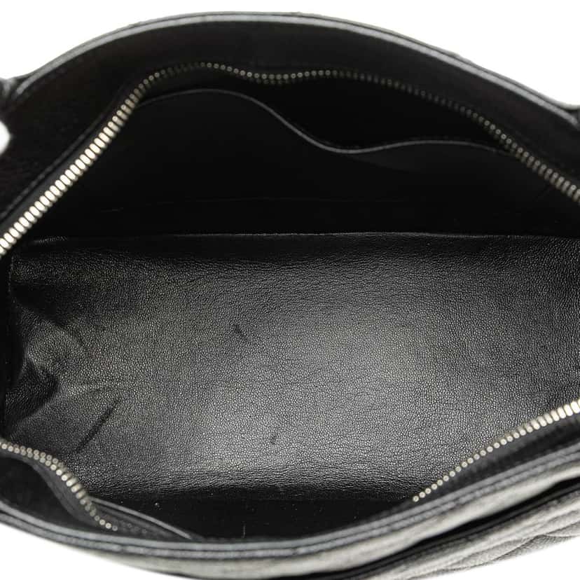 Chanel Caviar Medallion Tote Black Leather Good condition - Model View