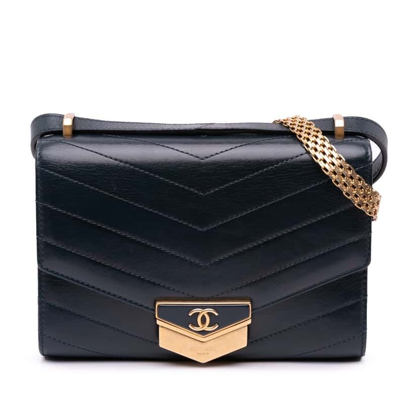 Chanel Small CC Chevron Calfskin Medal Flap Blue Leather Good condition - Front View