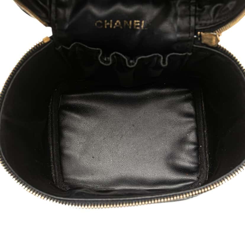 Chanel CC Caviar Vanity Bag Black Leather Good condition - Model View