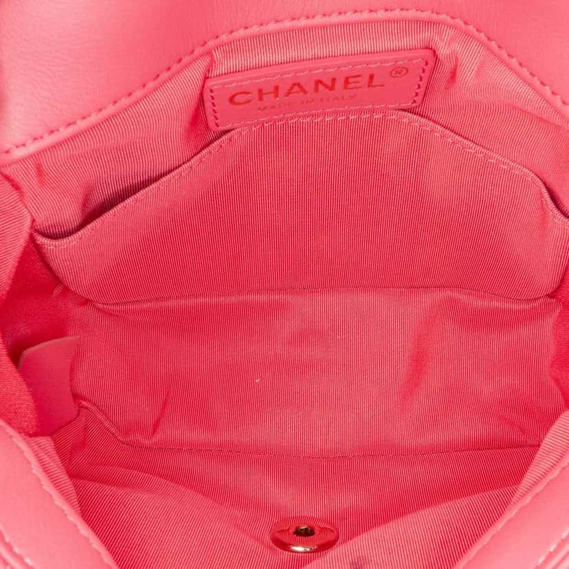 Chanel Mini Quilted Calfskin Bubbly Flap Pink Leather Good condition - Model View