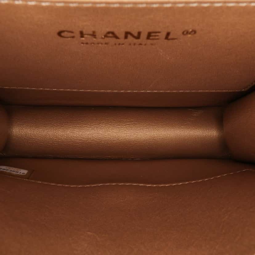 Chanel Small Lambskin Chic Pearls Flap Blue Leather Good condition - Model View