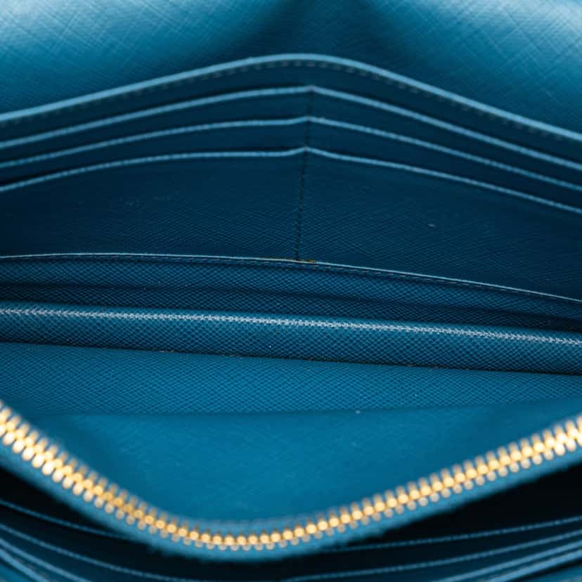 Prada Saffiano Wallet on Strap Blue Leather Good condition - Model View
