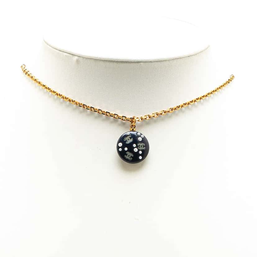 Chanel Gold Plated CC Resin and Faux Pearl Pendant Necklace Gold Metal Good condition - Model View