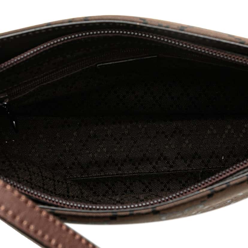 Gucci GG Nylon Shoulder Bag Brown Good condition - Model View