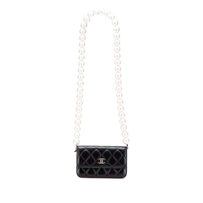 Chanel Quilted Calfskin Maxi Pearls Clutch With Chain Black Leather Good condition - Front View