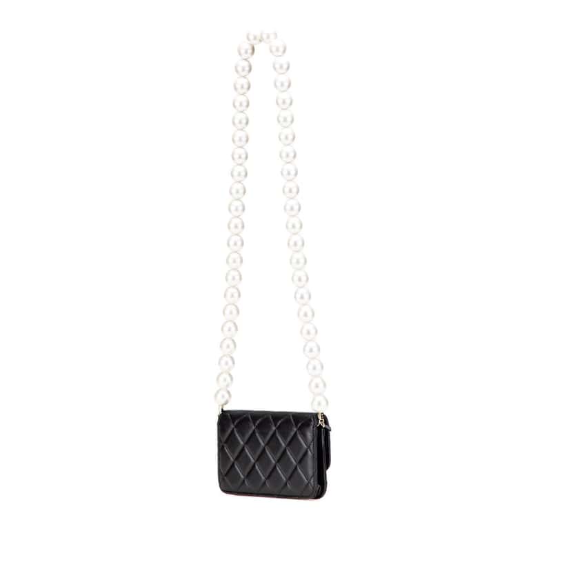 Chanel Quilted Calfskin Maxi Pearls Clutch With Chain Black Leather Good condition - Back View