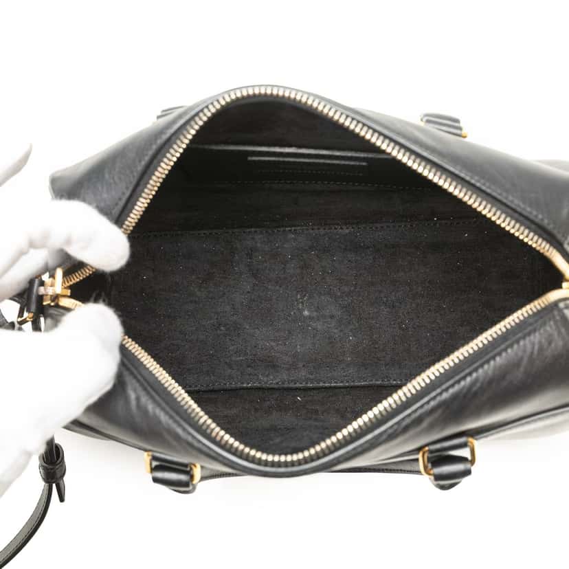 Saint Laurent Baby Leather Classic Duffle Satchel Black Leather Good condition - Model View