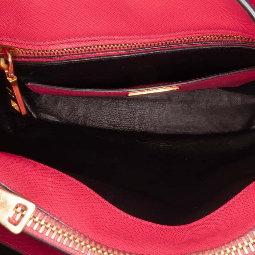 Prada Saffiano Soft Triple Pocket Tote Pink Leather Good condition - Model View