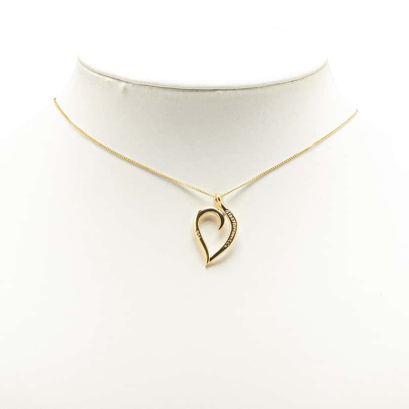 Tiffany & Co 18K Yellow Gold Leaf Heart Pendant Necklace Gold Gold Good condition - Box View