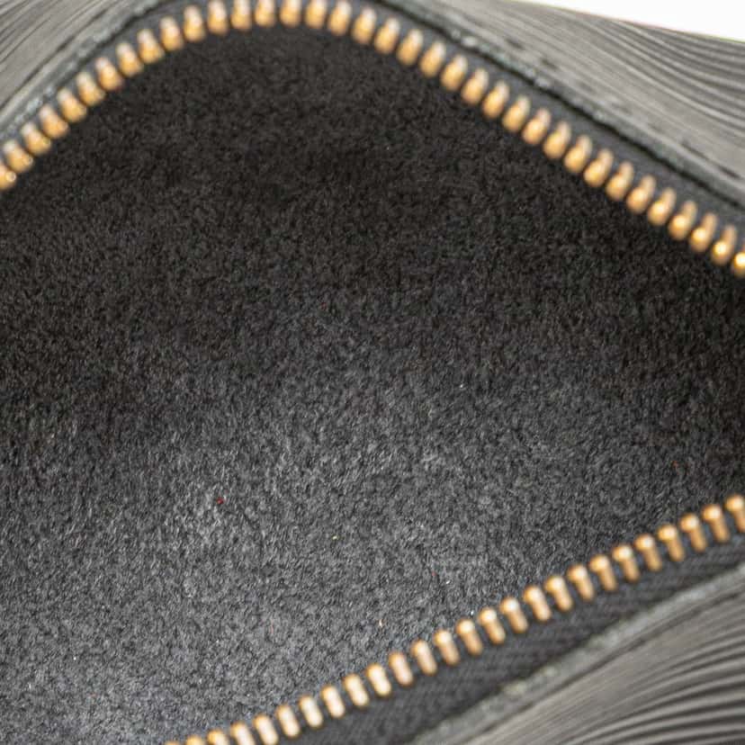 Louis Vuitton Epi Soufflot Pochette Black Leather Good condition - Model View