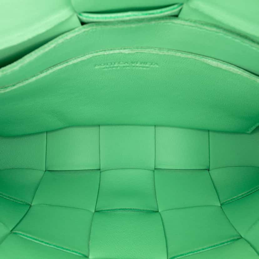Bottega Veneta Small Nappa Intrecciato Cassette Crossbody Green Leather Good condition - Model View