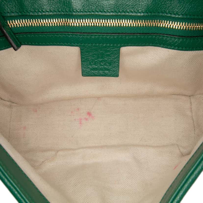 Gucci Small GG Marmont Matelasse Leather Torchon Flap Crossbody Green Leather Good condition - Model View