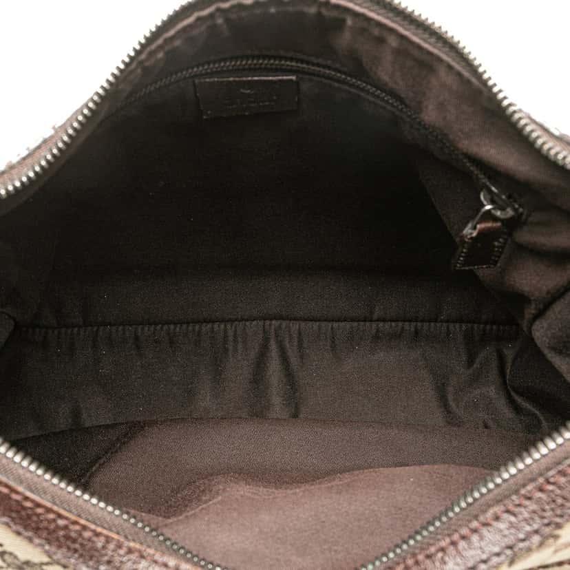 Gucci GG Canvas Crossbody Brown Canvas Good condition - Model View