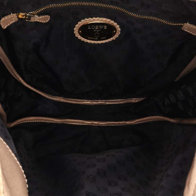 Loewe Anagram Nappa Tassel Hobo Gold Leather Good condition - Model View