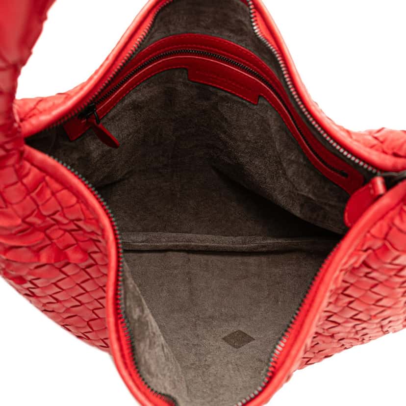 Bottega Veneta Medium Nappa Intrecciato Ruffle Veneta Hobo Red Leather Very good condition - Model View