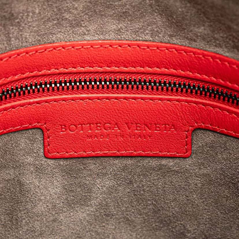 Bottega Veneta Medium Nappa Intrecciato Ruffle Veneta Hobo Red Leather Very good condition - Box View