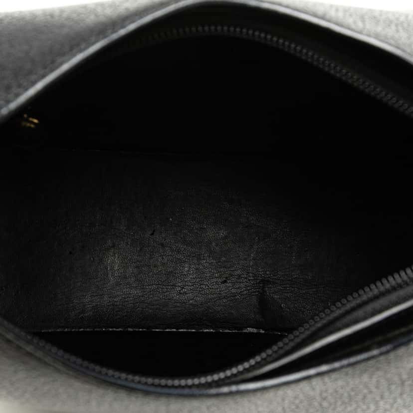 Gucci Bamboo Leather Shoulder Bag Black Leather Good condition - Model View