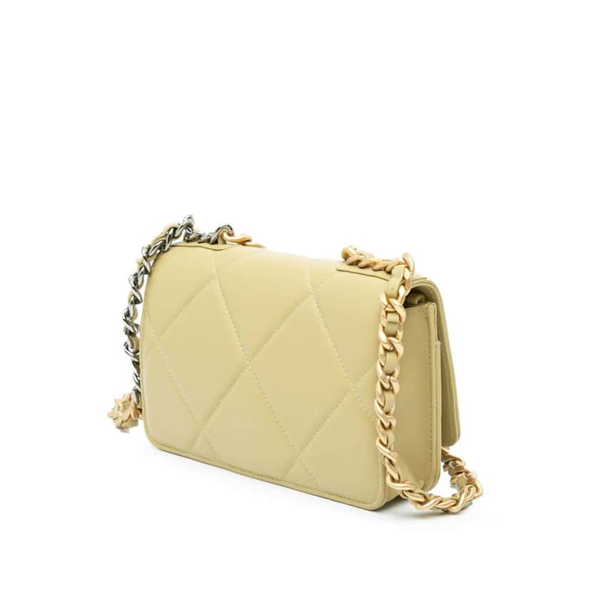 Chanel Quilted Lambskin 19 Wallet on Chain Green Leather Good condition - Back View