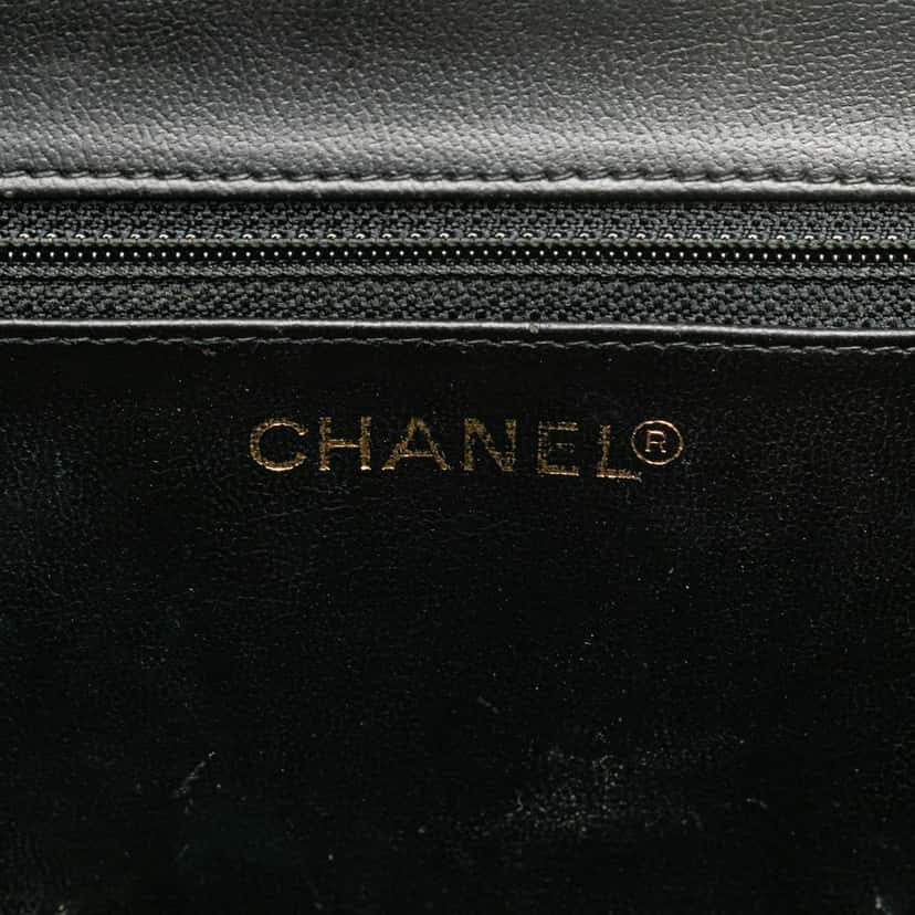 Chanel CC Stitched Calfskin Turnlock Vanity Case Black Leather Good condition - Box View