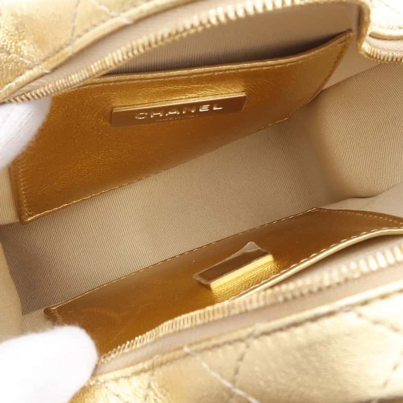 Chanel Quilted Lambskin Walk Of Fame Star Crossbody Gold Leather Good condition - Inside View