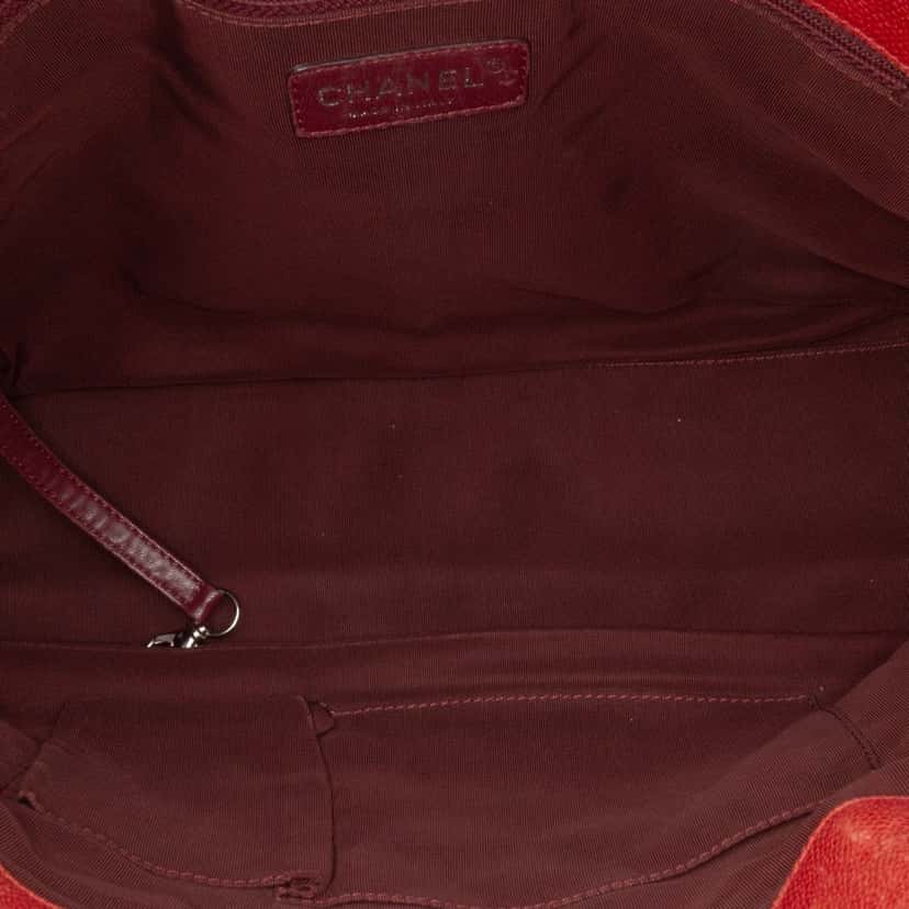Chanel Quilted Caviar French Riviera Hobo Red Leather Fair condition - Model View