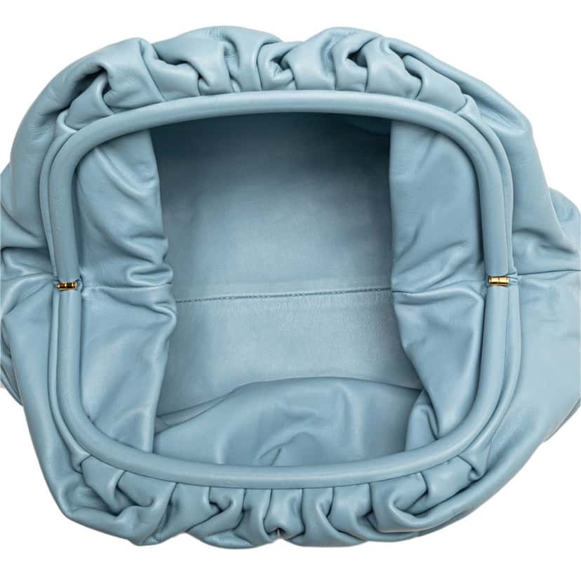 Bottega Veneta Lambskin The Pouch Blue Leather Good condition - Model View