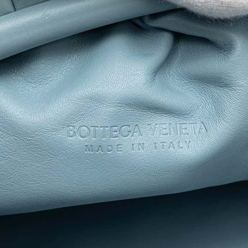 Bottega Veneta Lambskin The Pouch Blue Leather Good condition - Box View