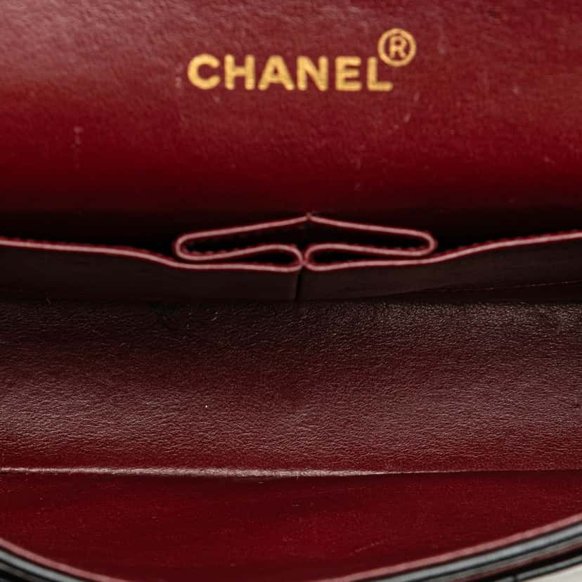 Chanel Medium Classic Lambskin Double Flap Black Leather Good condition - Model View