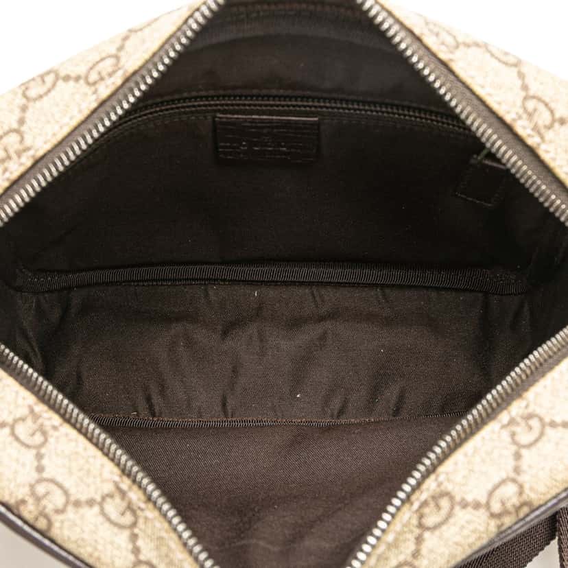 Gucci GG Supreme Crossbody Brown Canvas Good condition - Model View