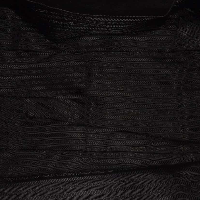 Prada Vitello Daino Side Zip Tote Black Leather Good condition - Model View