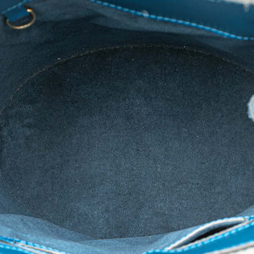Louis Vuitton Epi Cluny Blue Leather Good condition - Model View