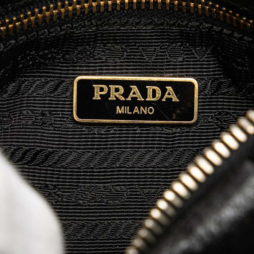 Prada Vitello Daino Clutch Black Leather Good condition - Box View