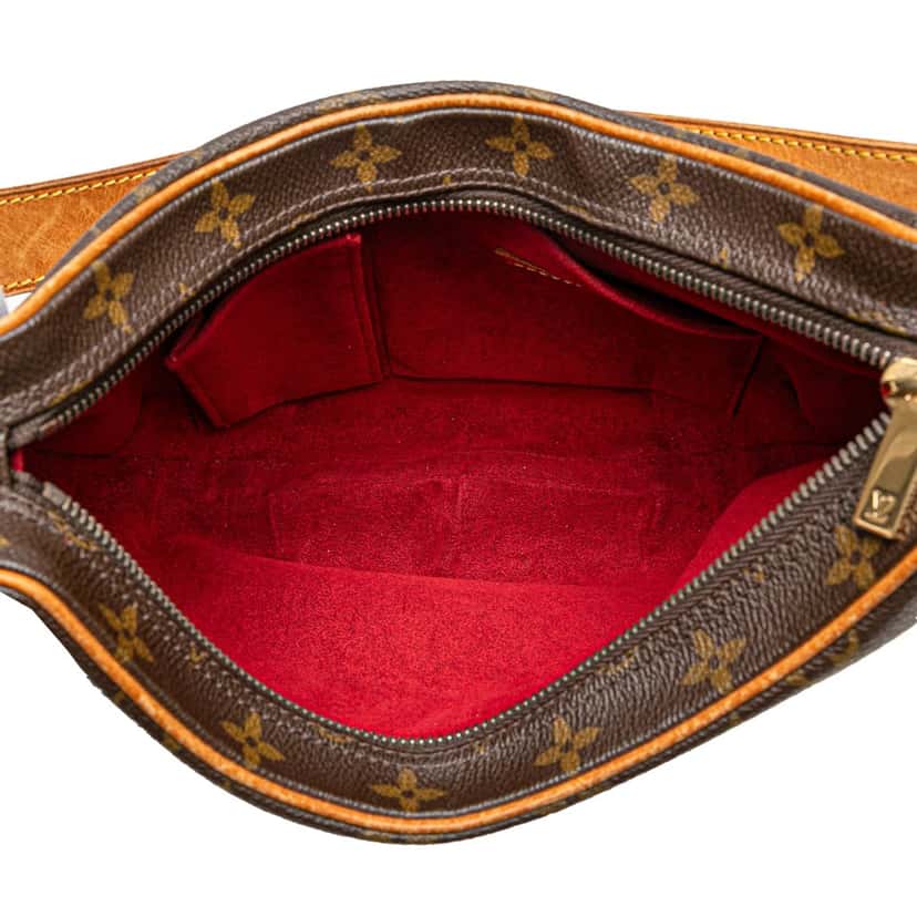Louis Vuitton Monogram Croissant MM Brown Canvas Good condition - Model View