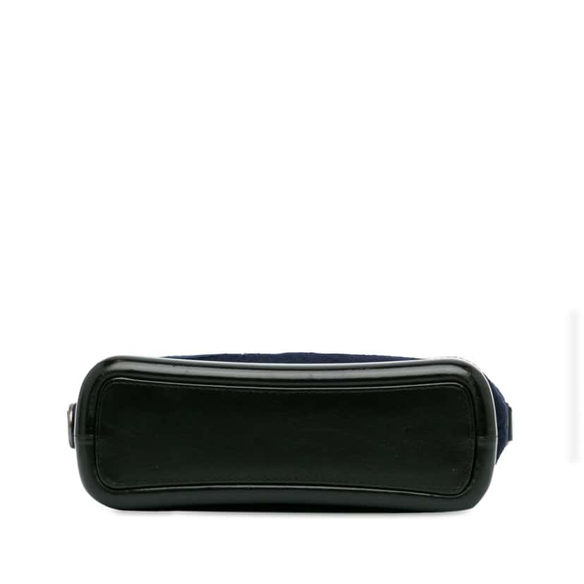 Chanel Medium Wool Paris-Hamburg Embroidered Gabrielle Crossbody Blue Wool Good condition - Model View