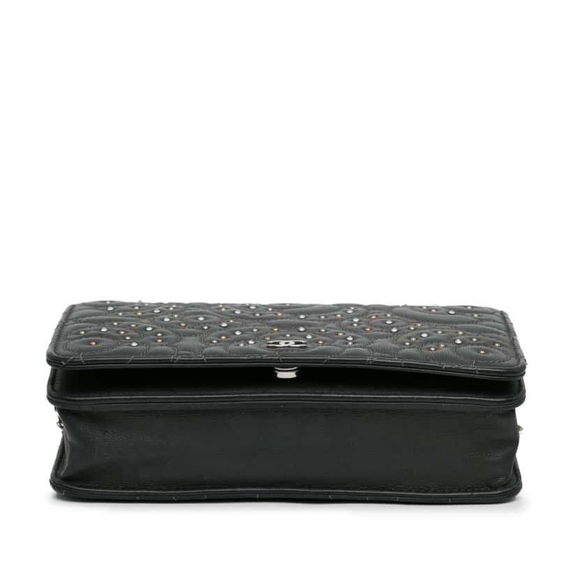 Chanel Studded Calfskin Camellia Wallet On Chain Black Leather Good condition - Model View