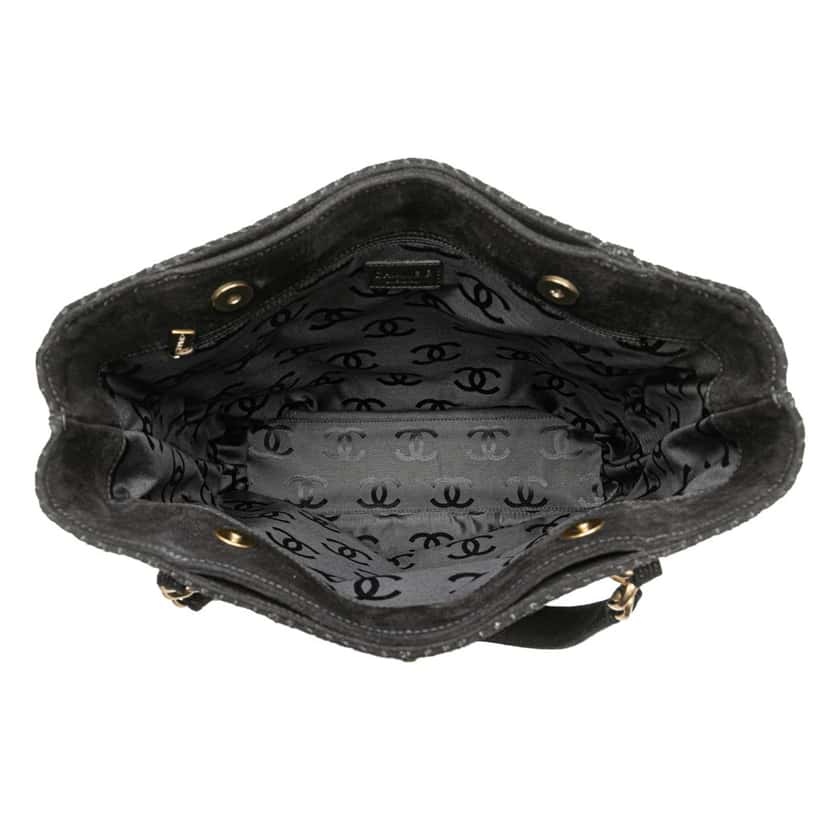 Chanel CC Stitched Suede Tote Black Leather Good condition - Model View