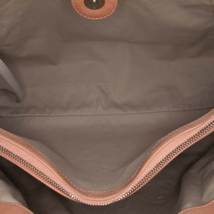 Chanel Large Quilted Iridescent Calfskin Sea Hit Tote Pink Leather Good condition - Model View
