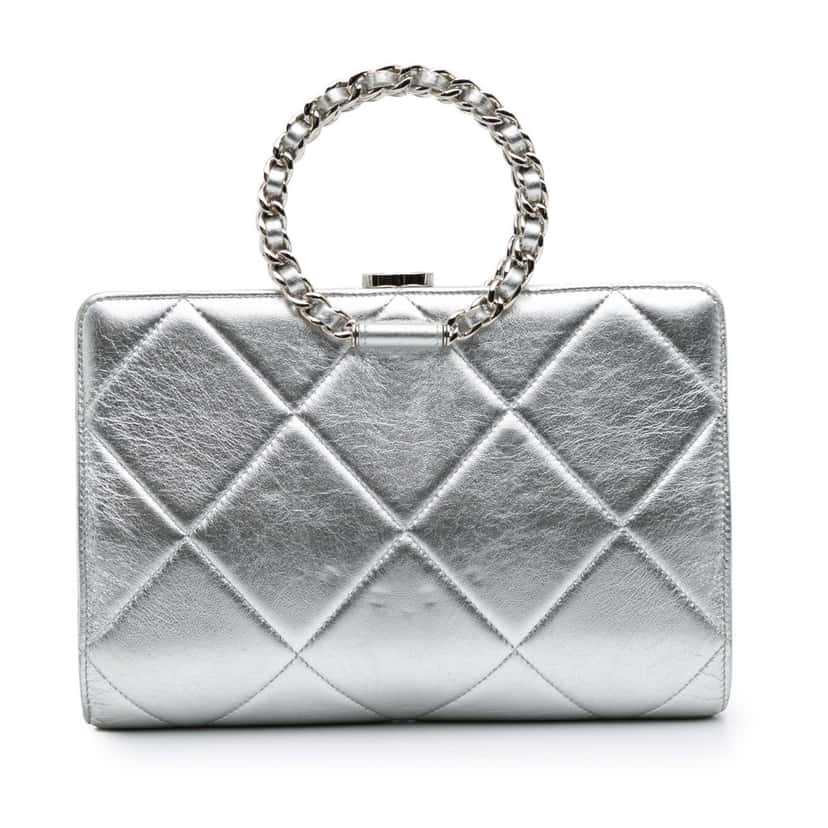 Chanel Quilted Metallic Crumpled Lambskin In The Loop Clutch Silver Leather Good condition - Front View