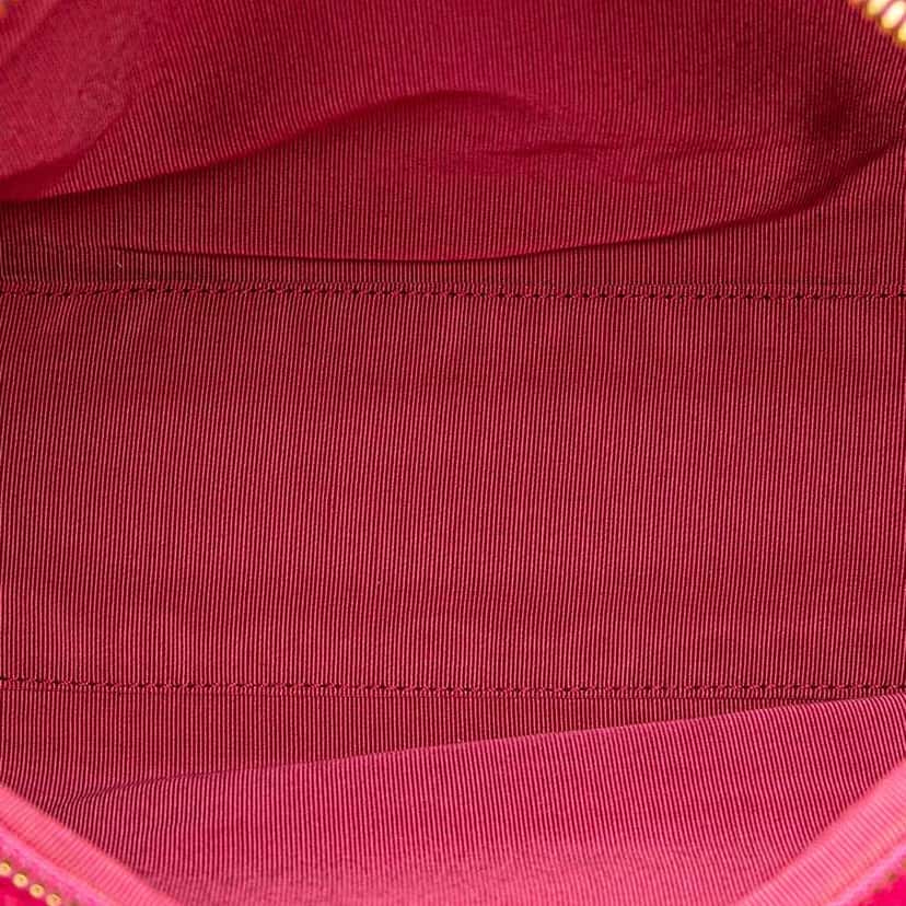 Chanel CC Quilted Caviar Chain Tote Pink Leather Good condition - Model View