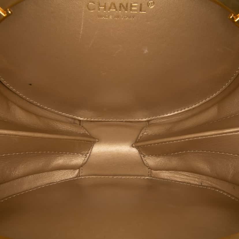 Chanel CC Quilted Lambskin Frame Vanity Case White Leather Good condition - Model View