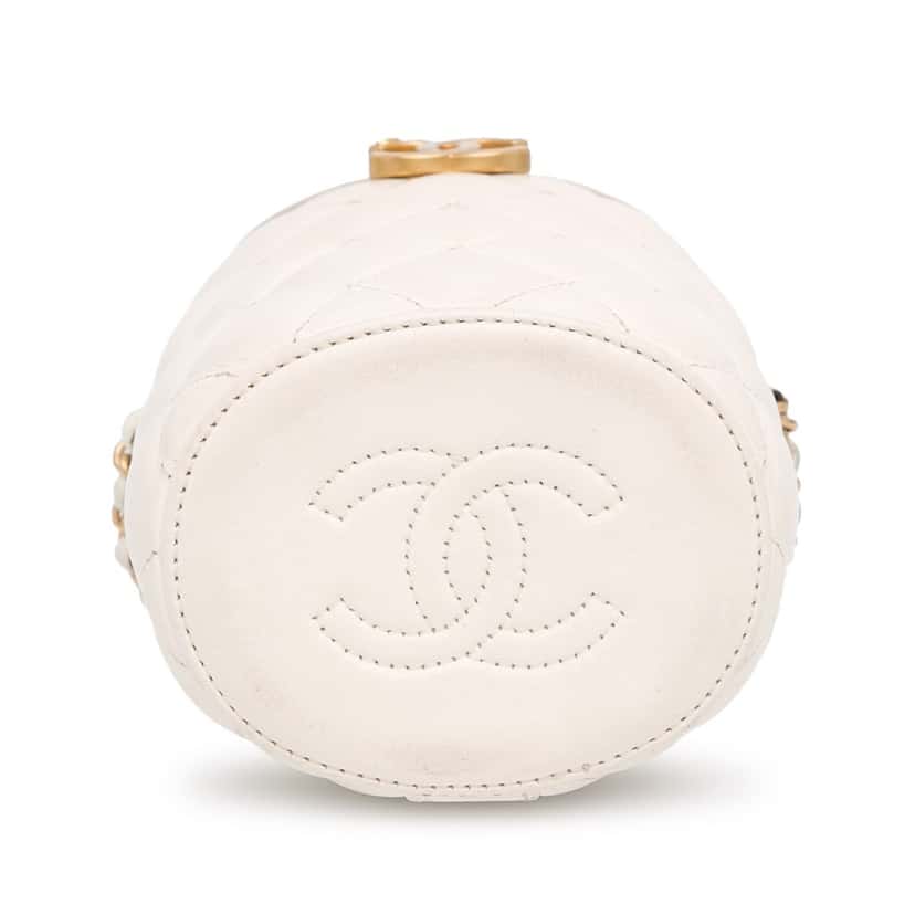 Chanel Small Quilted Lambskin Crown Box Bag White Leather Good condition - Model View