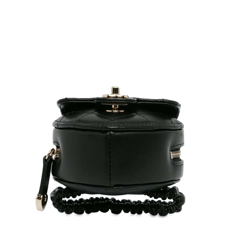 Chanel Lambskin CC In Love Heart Zipped Arm Coin Purse Black Leather Good condition - Model View