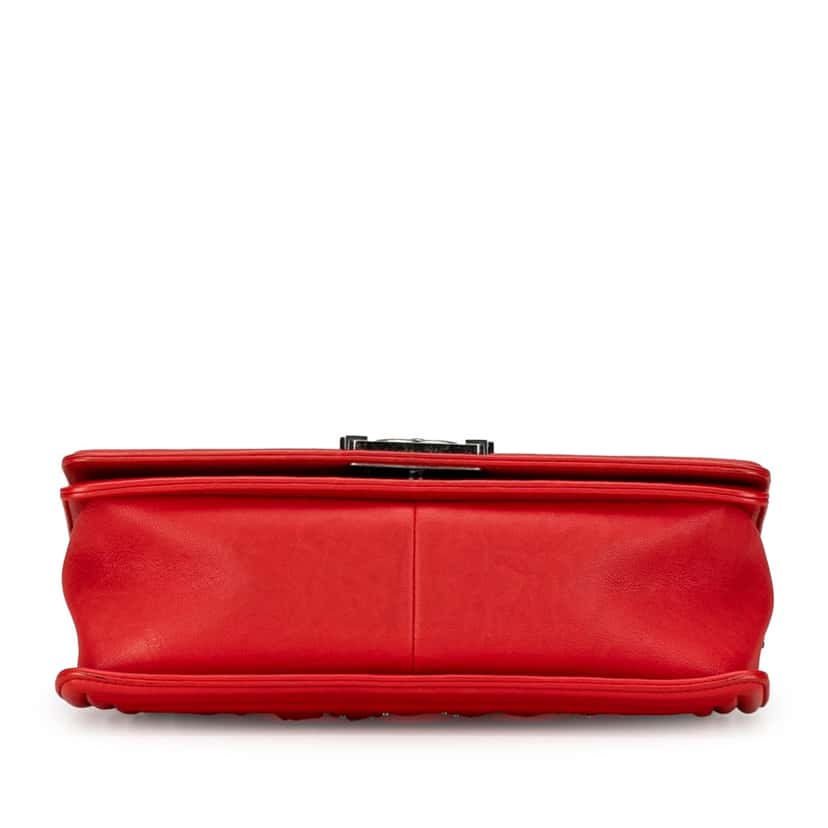 Chanel Old Medium Quilted Crumpled Calfskin Studded Boy Flap Red Leather Good condition - Model View