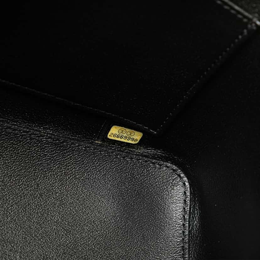 Chanel Large Quilted Lambskin Knock On Wood Vanity Case Black Leather Good condition - Box View
